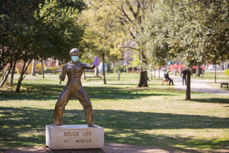 Kći Brucea Leeja podijelila sliku  iz Mostara – Bruce Lee postao simbol borbe protiv Covida-19