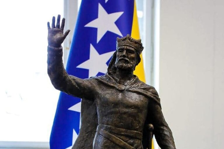 Započeto uklanjanje Krajiške kuće, Tvrtko  I Kotromanić “dolazi” u Banju Luku