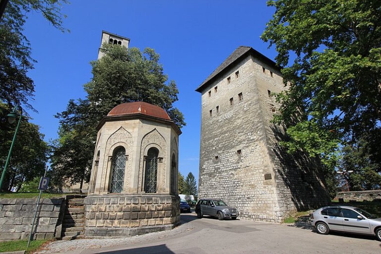 Bihaćka tvrđava – Kulturno naslijeđe i simbol prošlih vremena