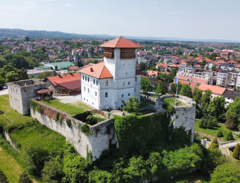 Gradačačka tvrđava –  Čarolija prošlosti na ostrvu srednjovjekovne snage