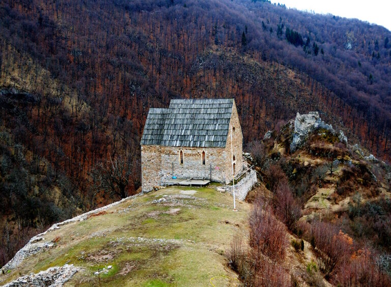 Bobovac  – Srednjovjekovna krunidbena stolica s pogledom na Lašvu