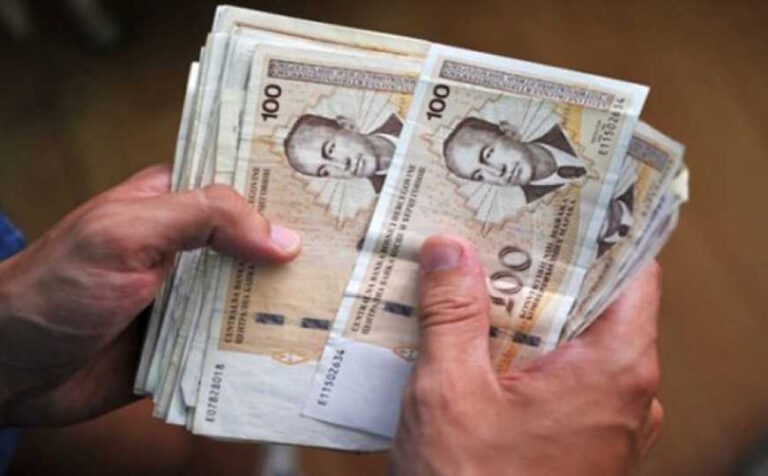 Plate veće za 4,6 posto, najveći rast zabilježile stručne i tehničke djelatnosti